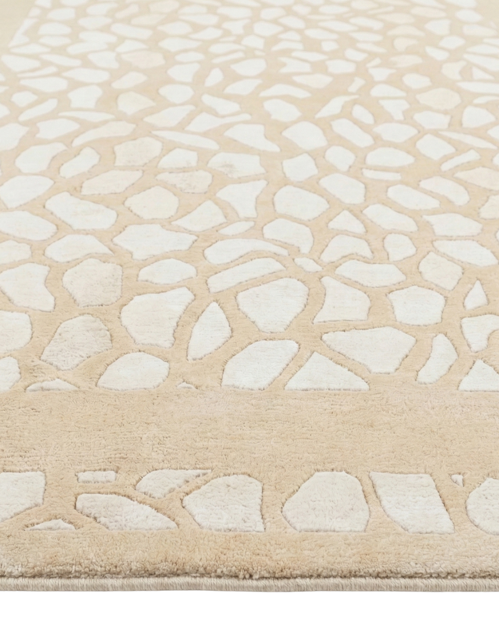 Contemporary Ivory Lattice Silk & Wool Rug, India modern rug, in ivory / cream, Wool & Pure Silk, 183 × 274 cm (6'0" × 9'0"), Nasim Carpets Malaysia — view 3