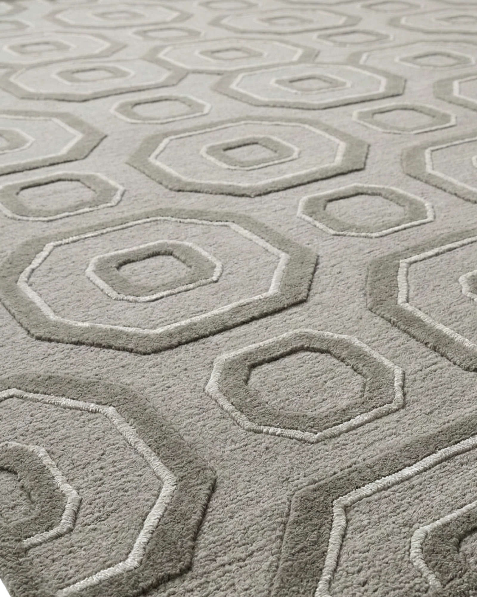 Octagon Lattice Wool Rug , Iran modern rug, in grey / silver, Wool, 183 × 274 cm (6'0" × 9'0"), Nasim Carpets Malaysia — view 3