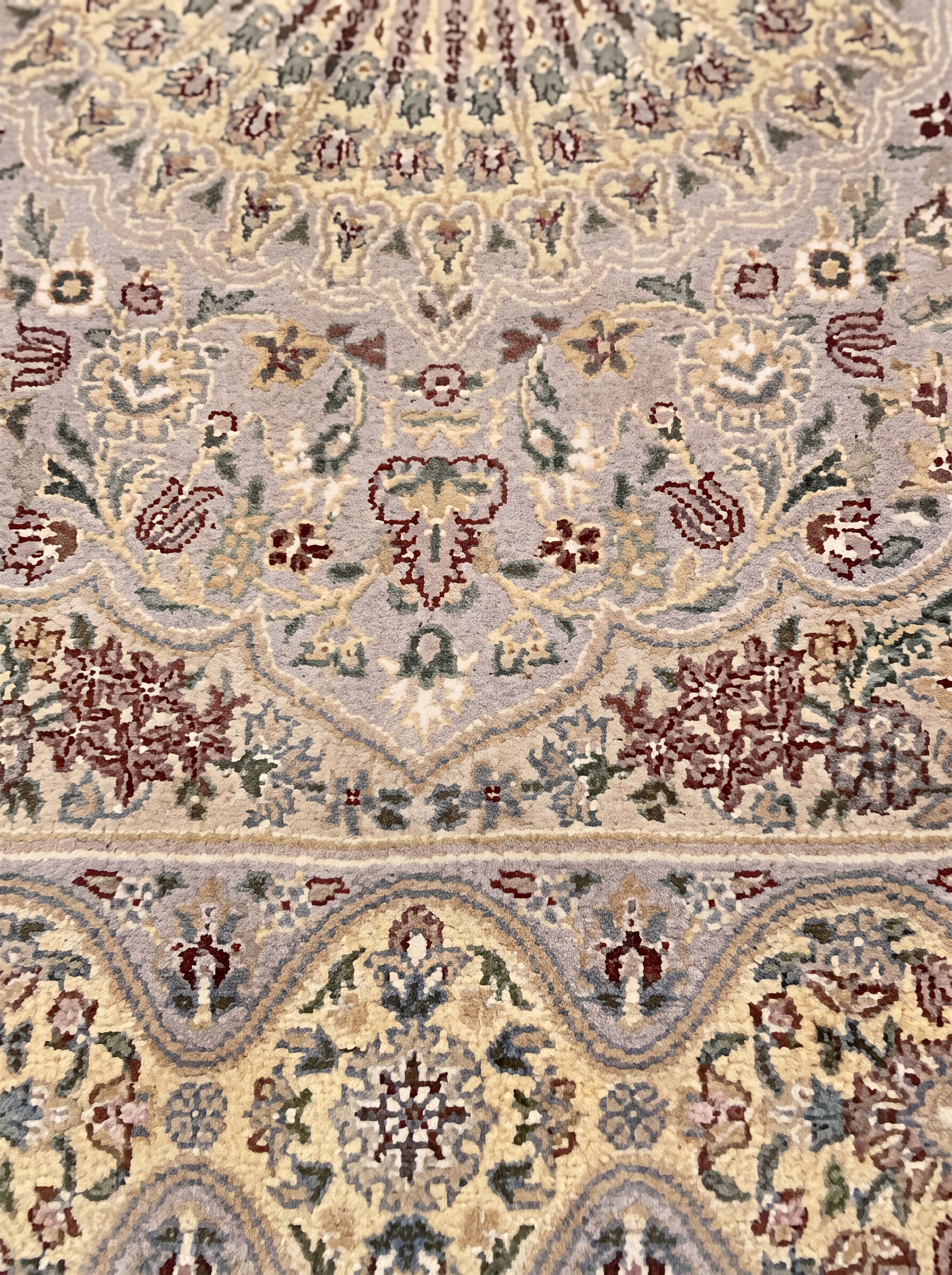 Nain Medallion Dome Silver Ivory, Nain, Isfahan Province, Iran persian rug, in silver grey, Wool, 152 × 244 cm (5'0" × 8'0"), Nasim Carpets Malaysia — view 4