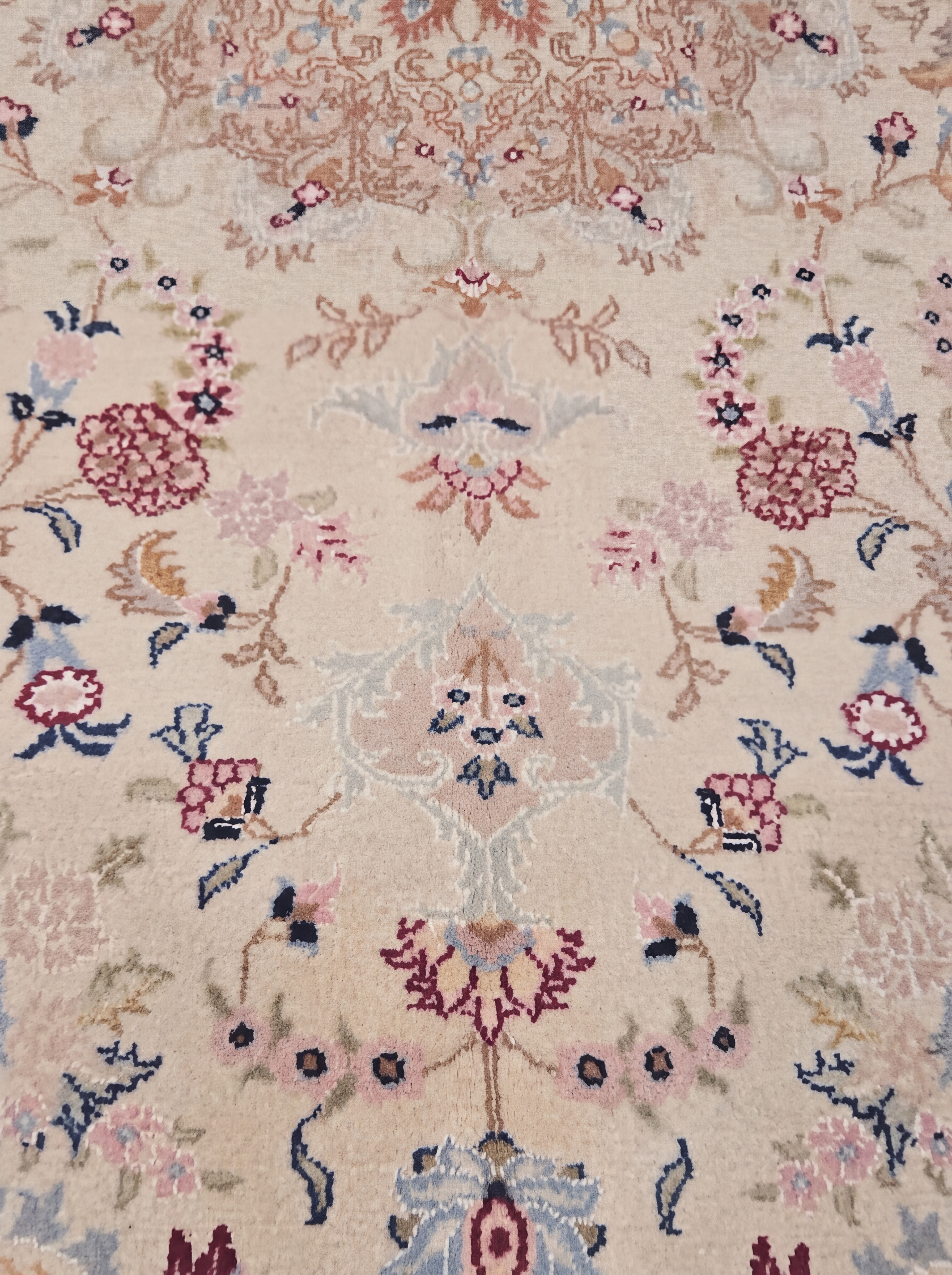 Tabriz Medallion Floral Ivory, Tabriz, Iran persian rug, in antique ivory, Wool, 122 × 226 cm (4'0" × 7'5"), Nasim Carpets Malaysia — view 4