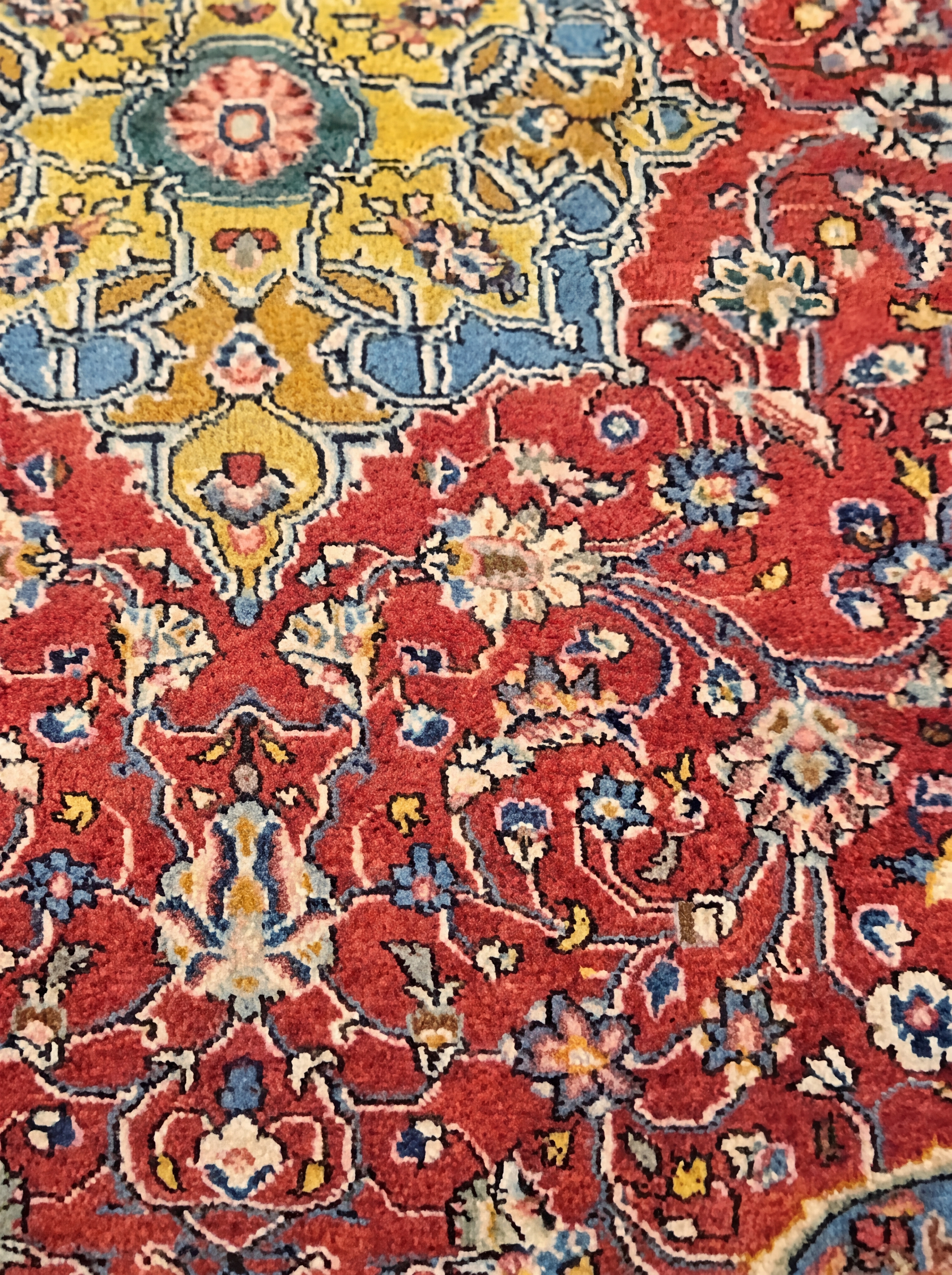 Kashan Shah Abassi, Kashan, Iran persian rug, in madder red, Wool, 128 × 189 cm (4'2" × 6'2"), Nasim Carpets Malaysia — view 3