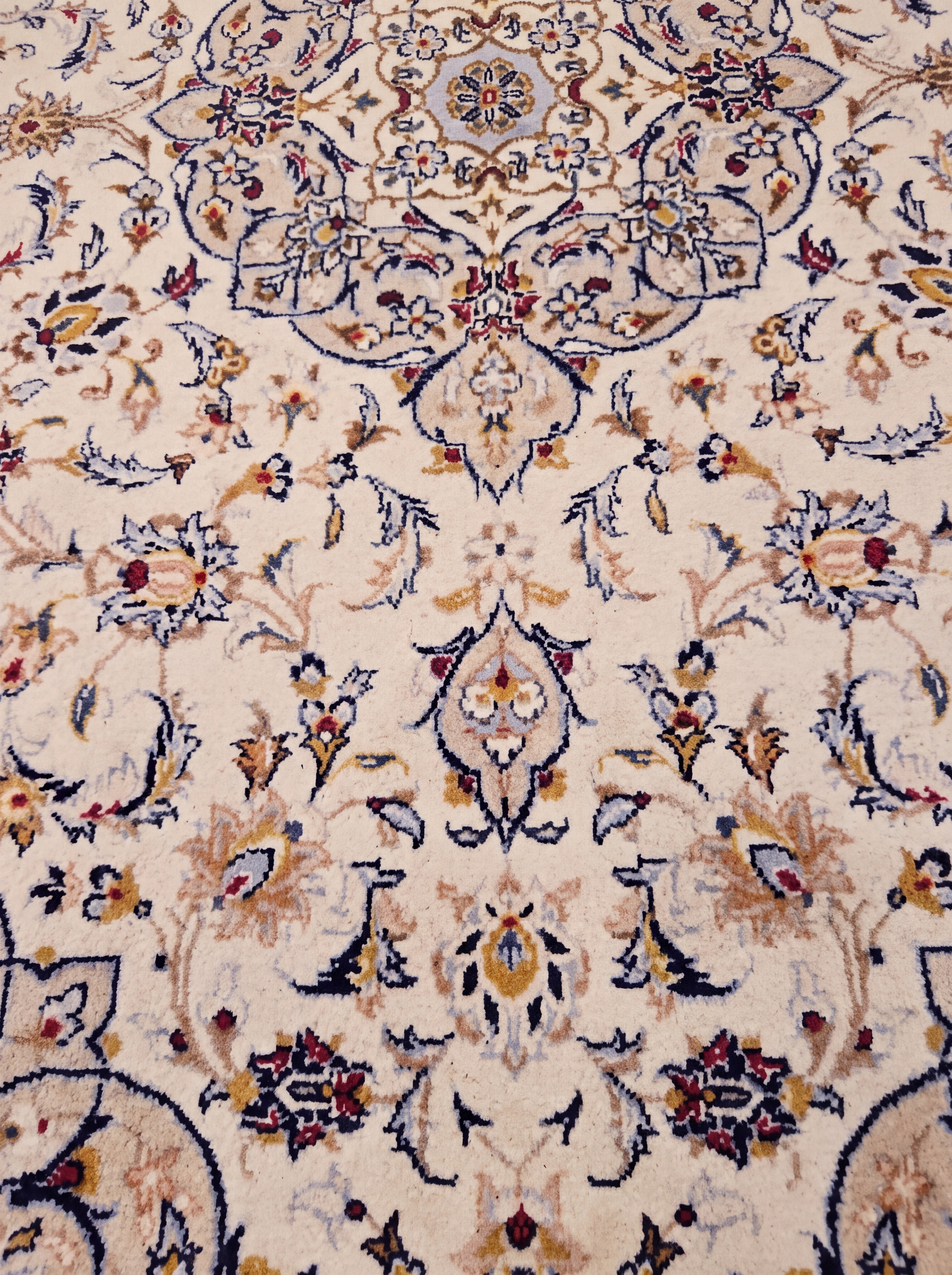 Kashan Medallion Ivory, Kashan, Iran persian rug, in antique ivory, Wool, 143 × 213 cm (4'8" × 7'0"), Nasim Carpets Malaysia — view 4
