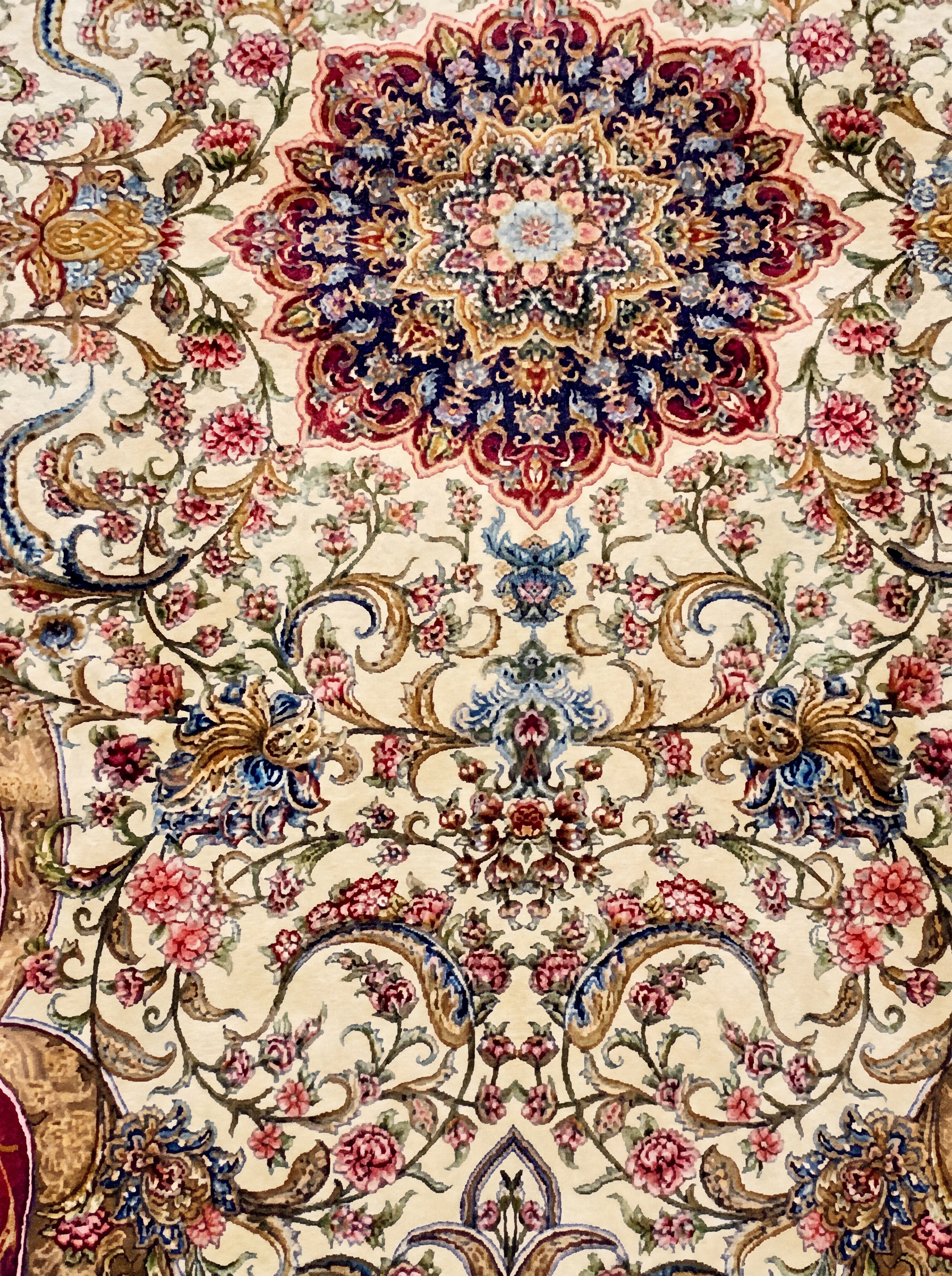 Isfahan Medallion Ivory Red, Isfahan, Iran bespoke rug, in ivory, Bamboo Silk, 91 × 152 cm (3'0" × 5'0"), Nasim Carpets Malaysia — view 4