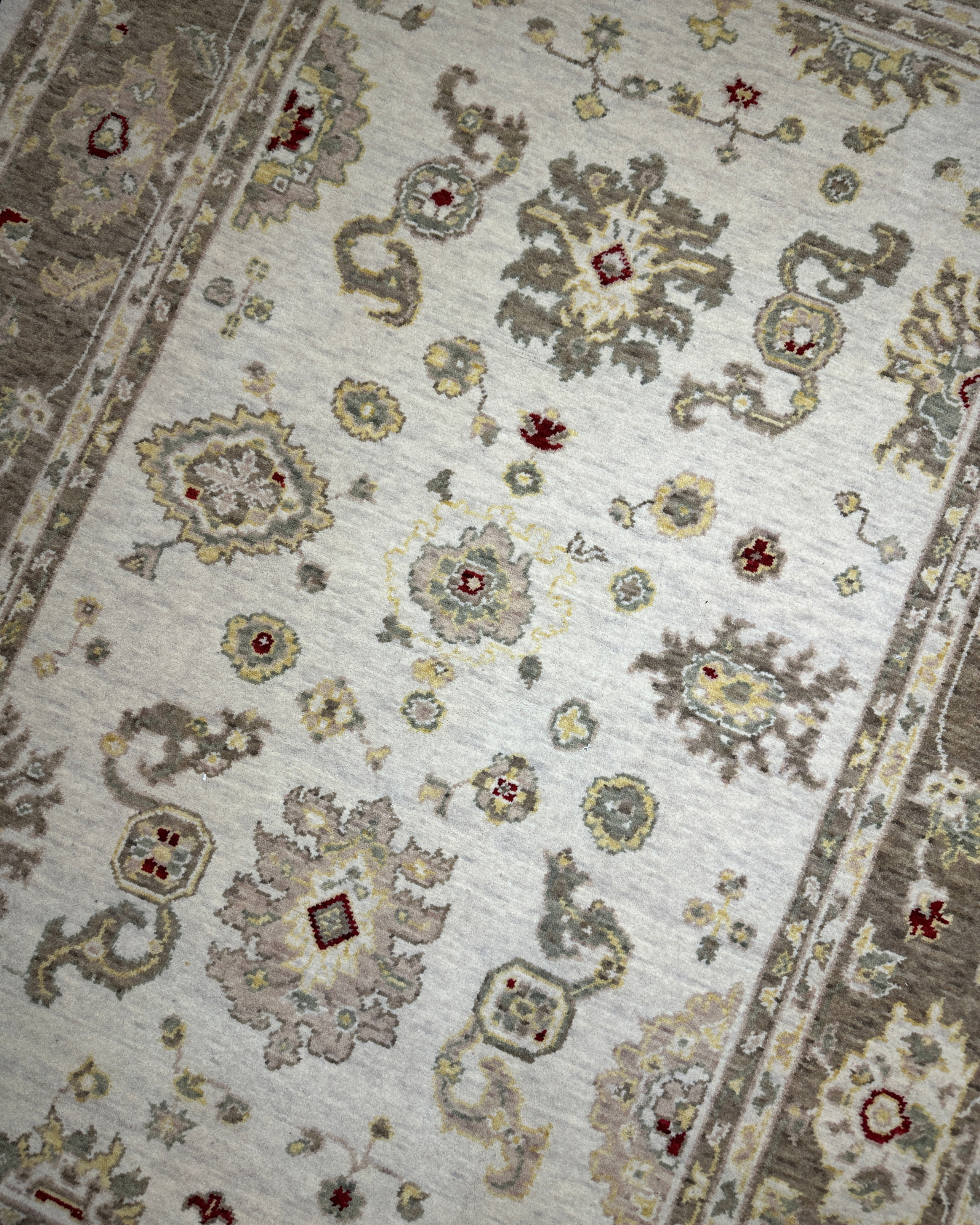 Oushak-Style Ivory & Taupe Floral, Turkey collector-sale rug, in ivory, Wool, 121 × 182 cm (4'0" × 6'0"), Nasim Carpets Malaysia — view 2