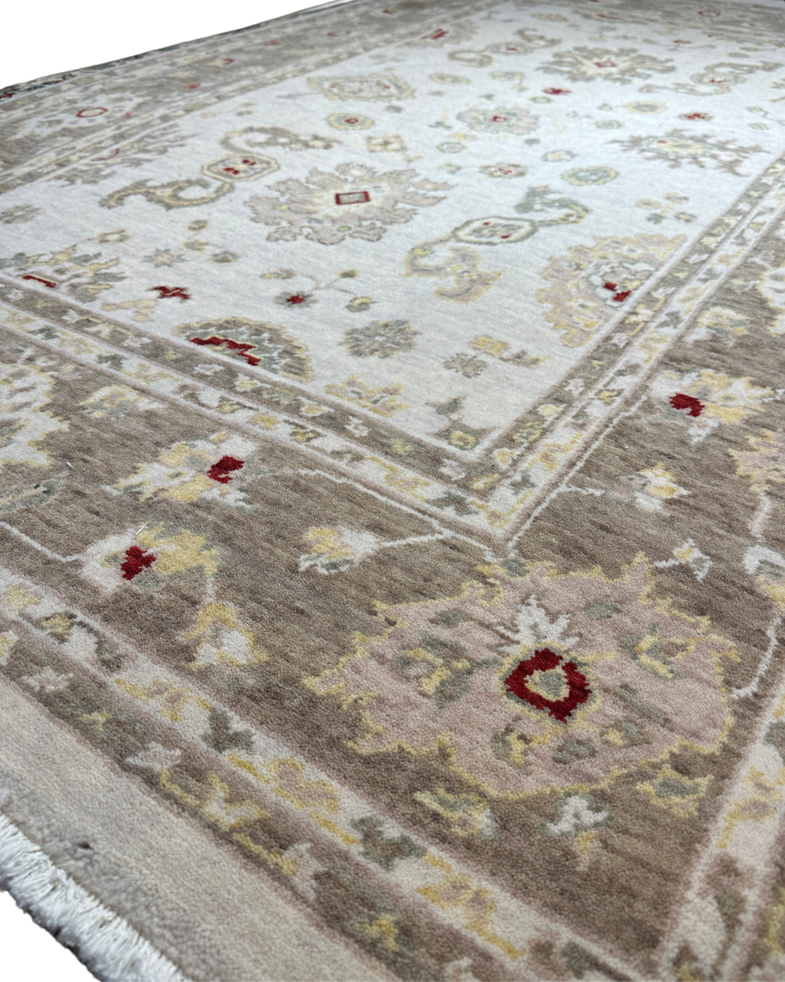 Oushak-Style Ivory & Taupe Floral, Turkey collector-sale rug, in ivory, Wool, 121 × 182 cm (4'0" × 6'0"), Nasim Carpets Malaysia — view 4