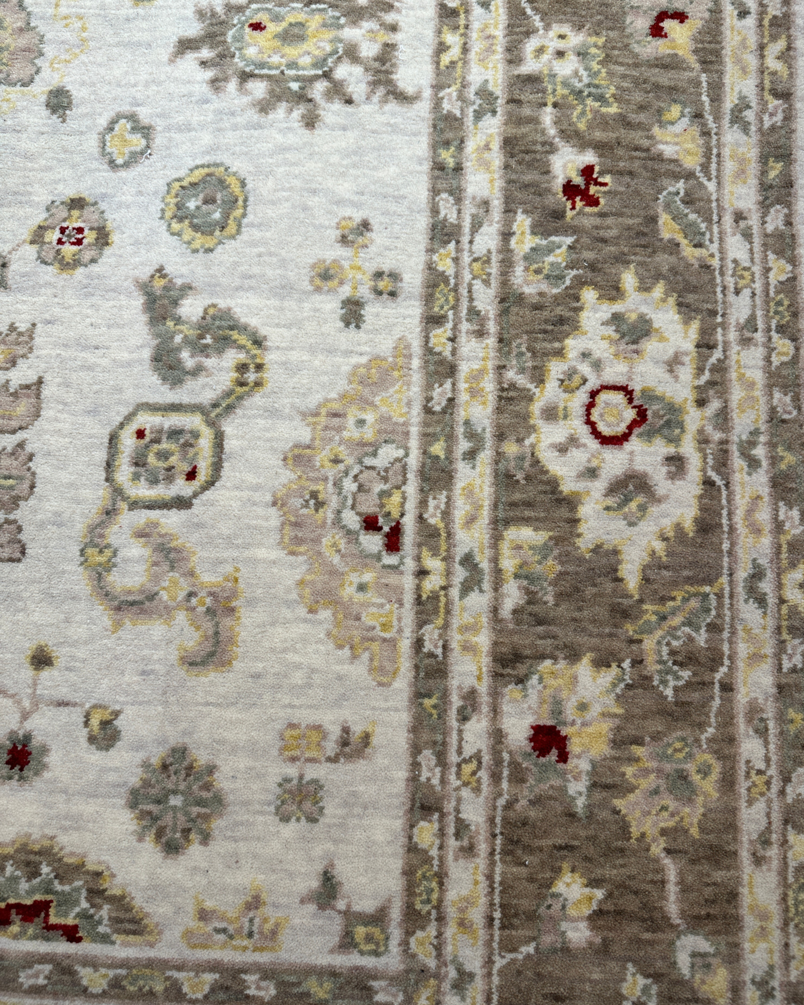 Oushak-Style Ivory & Taupe Floral, Turkey collector-sale rug, in ivory, Wool, 121 × 182 cm (4'0" × 6'0"), Nasim Carpets Malaysia — view 3