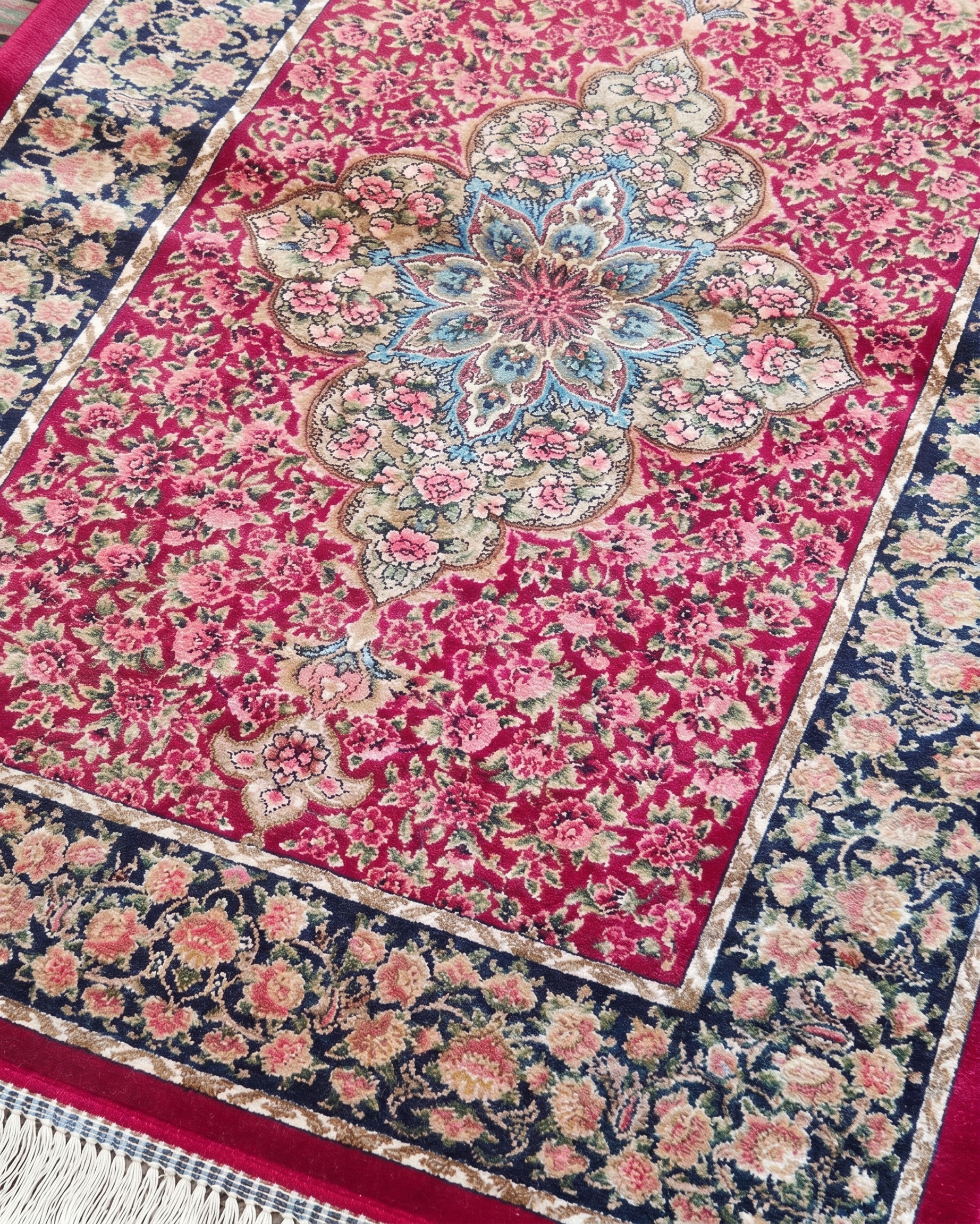 Qum Medallion Floral Crimson, Qum (Qom), Iran bespoke rug, in crimson red, Jute, 91 × 152 cm (3'0" × 5'0"), Nasim Carpets Malaysia — view 3