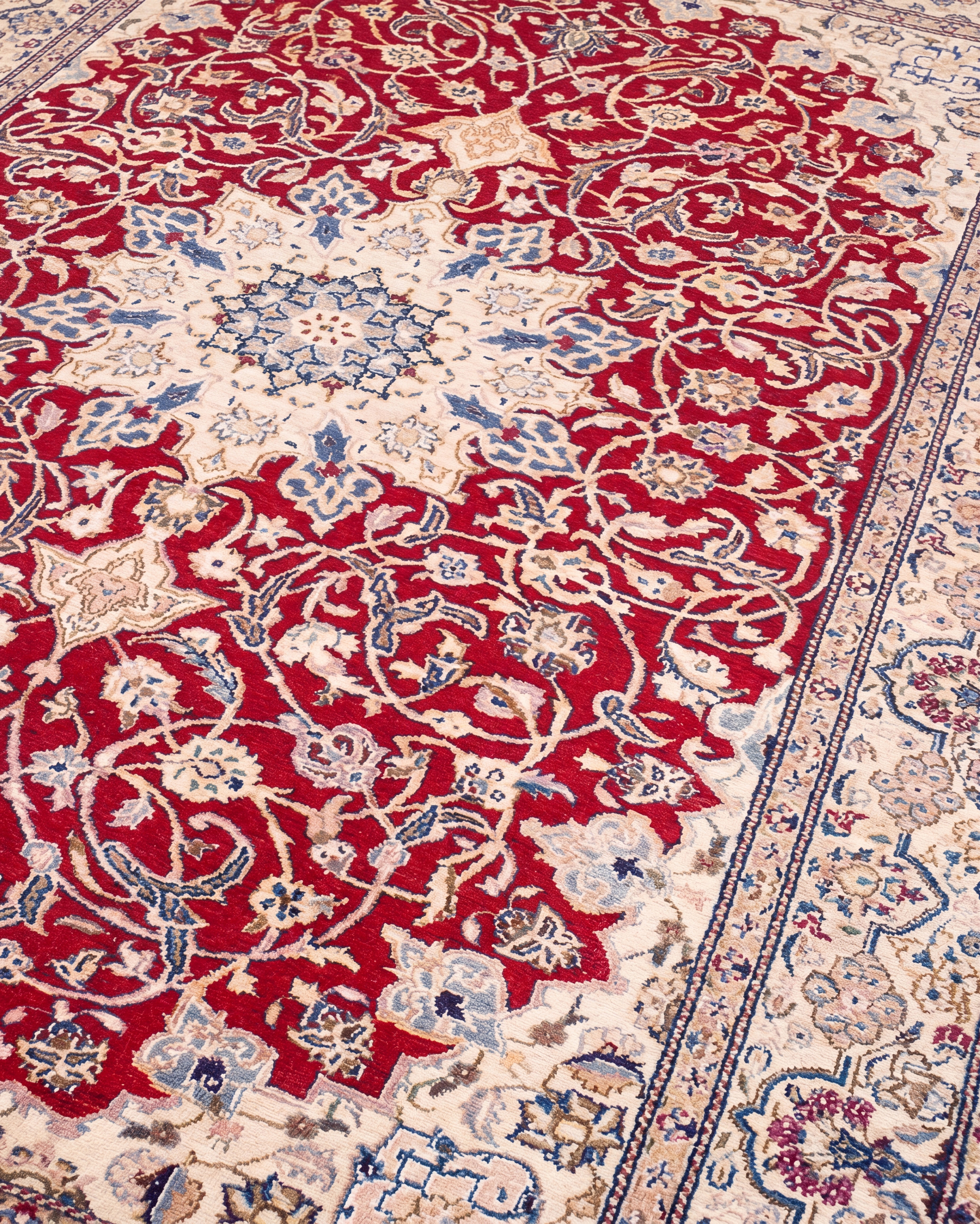Nain Medallion Floral Red, Nain persian rug, in madder red, Wool, 168 × 268 cm (5'6" × 8'10"), Nasim Carpets Malaysia — view 3