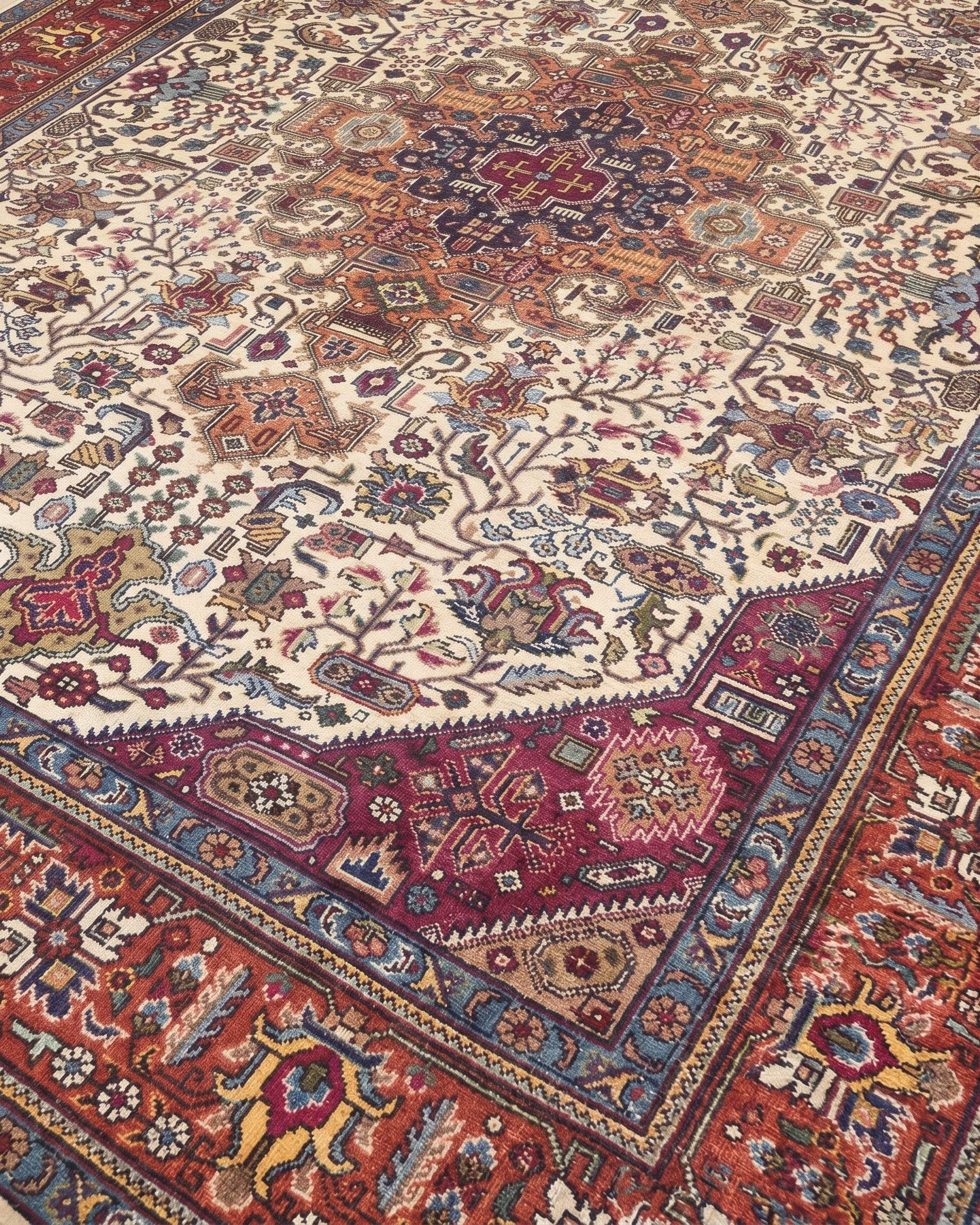 Tabriz Medallion Ivory, Tabriz, Iran persian rug, in antique ivory, Wool, 207 × 293 cm (6'9" × 9'7"), Nasim Carpets Malaysia — view 3