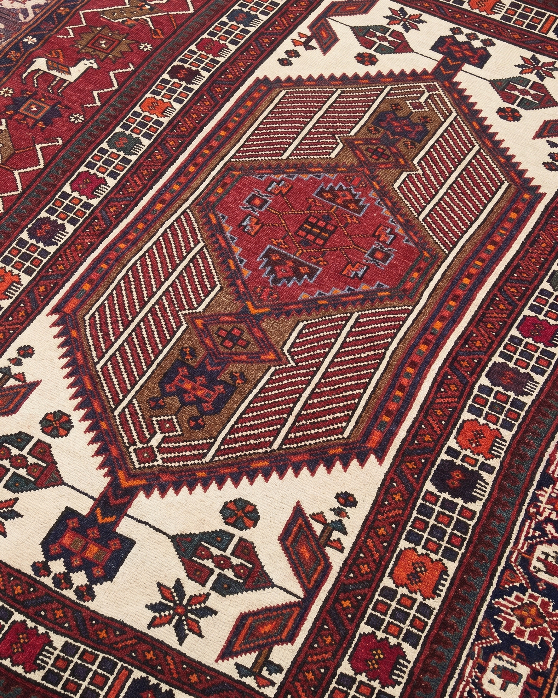 Hamadan Medallion Ivory, Hamadan Region, Iran tribal rug, in ivory, Wool, 91 × 158 cm (3'0" × 5'2"), Nasim Carpets Malaysia — view 3