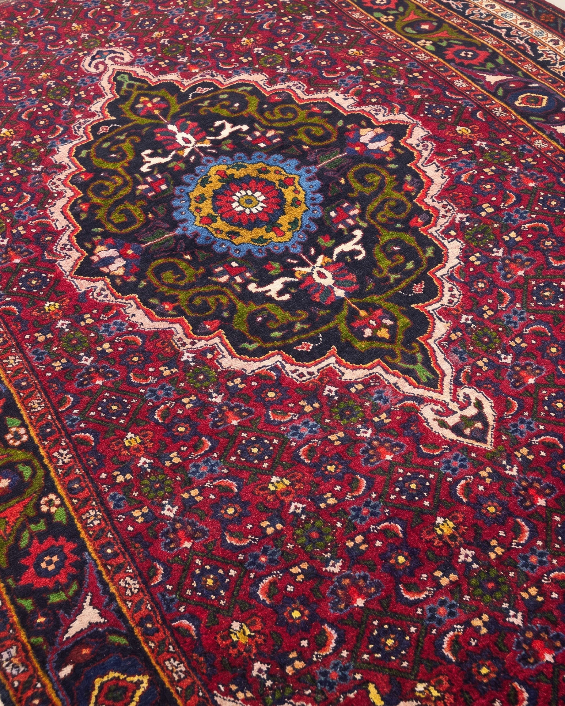 Bidjar Medallion Crimson, Bidjar, Kurdistan Province, Iran tribal rug, in crimson red, Wool, 122 × 226 cm (4'0" × 7'5"), Nasim Carpets Malaysia — view 3