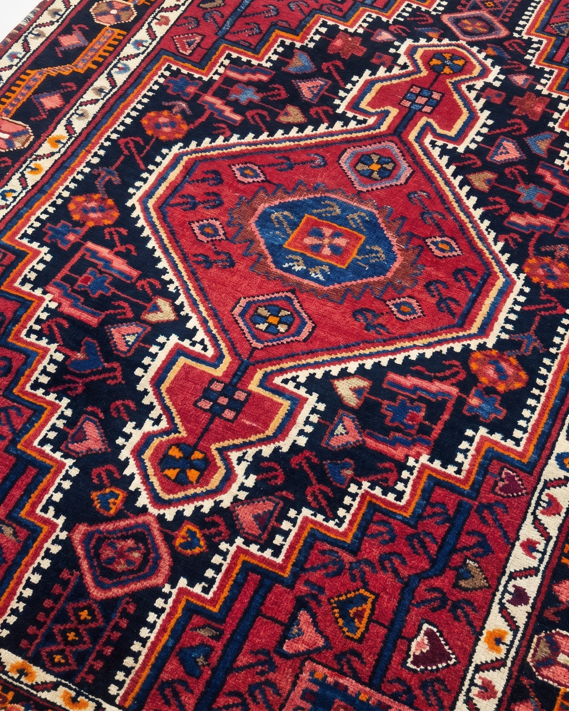 Qashqai Medallion Crimson, Qashqai, Fars Province, Iran tribal rug, in crimson red, Wool, 113 × 171 cm (3'8" × 5'7"), Nasim Carpets Malaysia — view 3