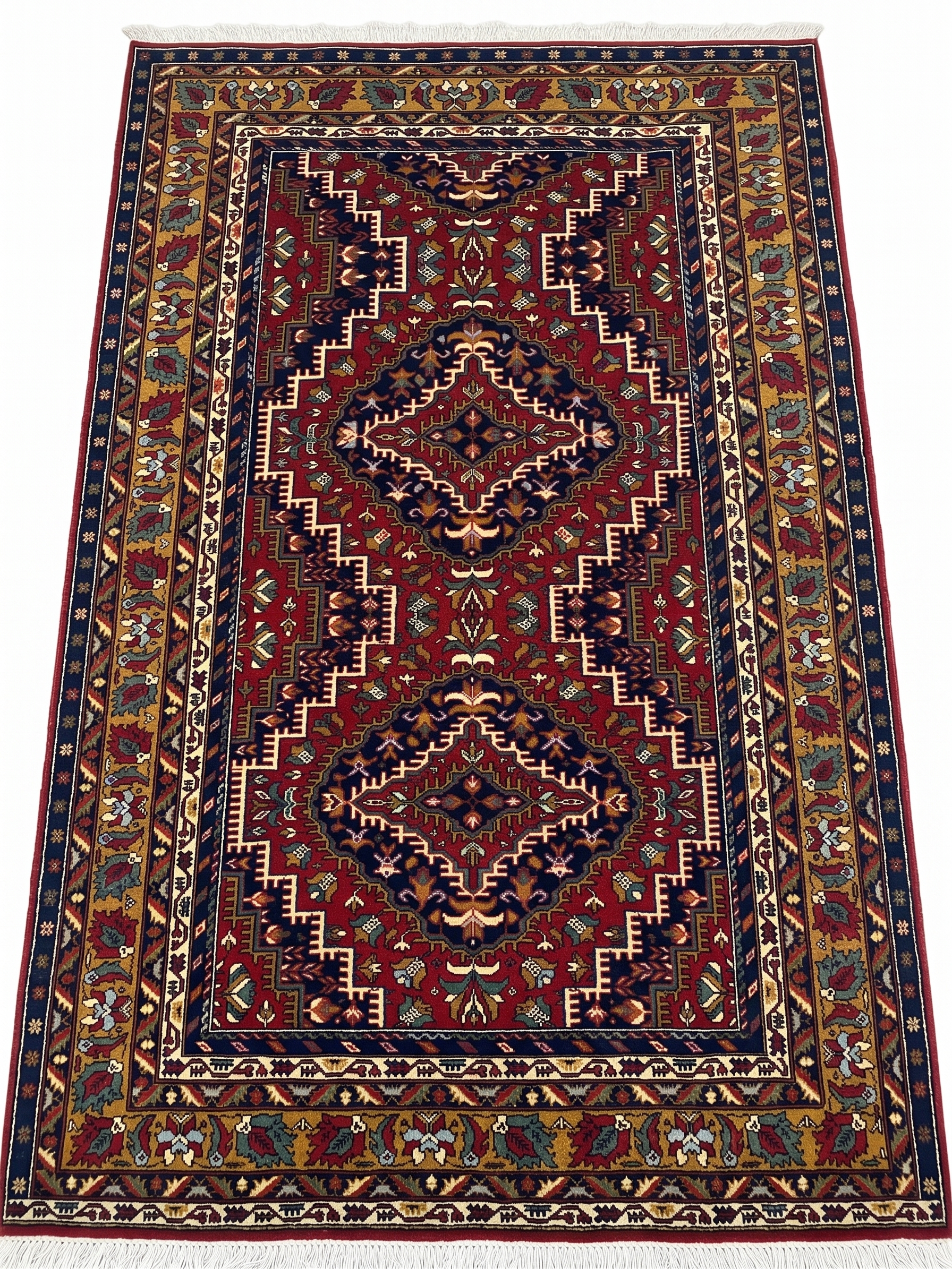 Qashqai Medallion Chain Red, Qashqai, Fars Province, Iran tribal rug, in madder red, Wool, 122 × 183 cm (4'0" × 6'0"), Nasim Carpets Malaysia — view 1