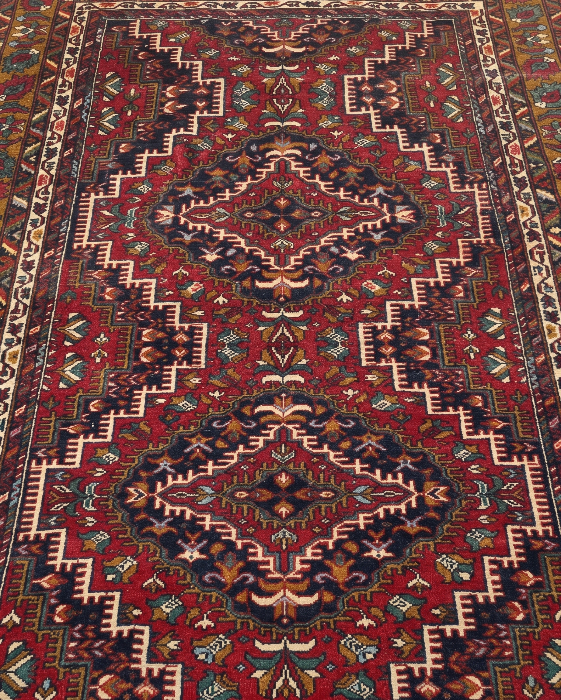 Qashqai Medallion Chain Red, Qashqai, Fars Province, Iran tribal rug, in madder red, Wool, 122 × 183 cm (4'0" × 6'0"), Nasim Carpets Malaysia — view 3