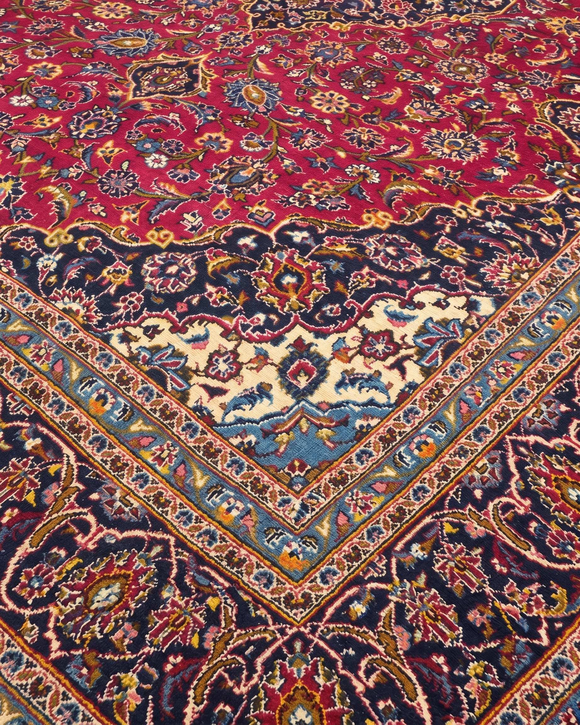 Kashan Medallion Crimson, Kashan, Iran persian rug, in crimson red, Wool, 244 × 351 cm (8'0" × 11'6"), Nasim Carpets Malaysia — view 3