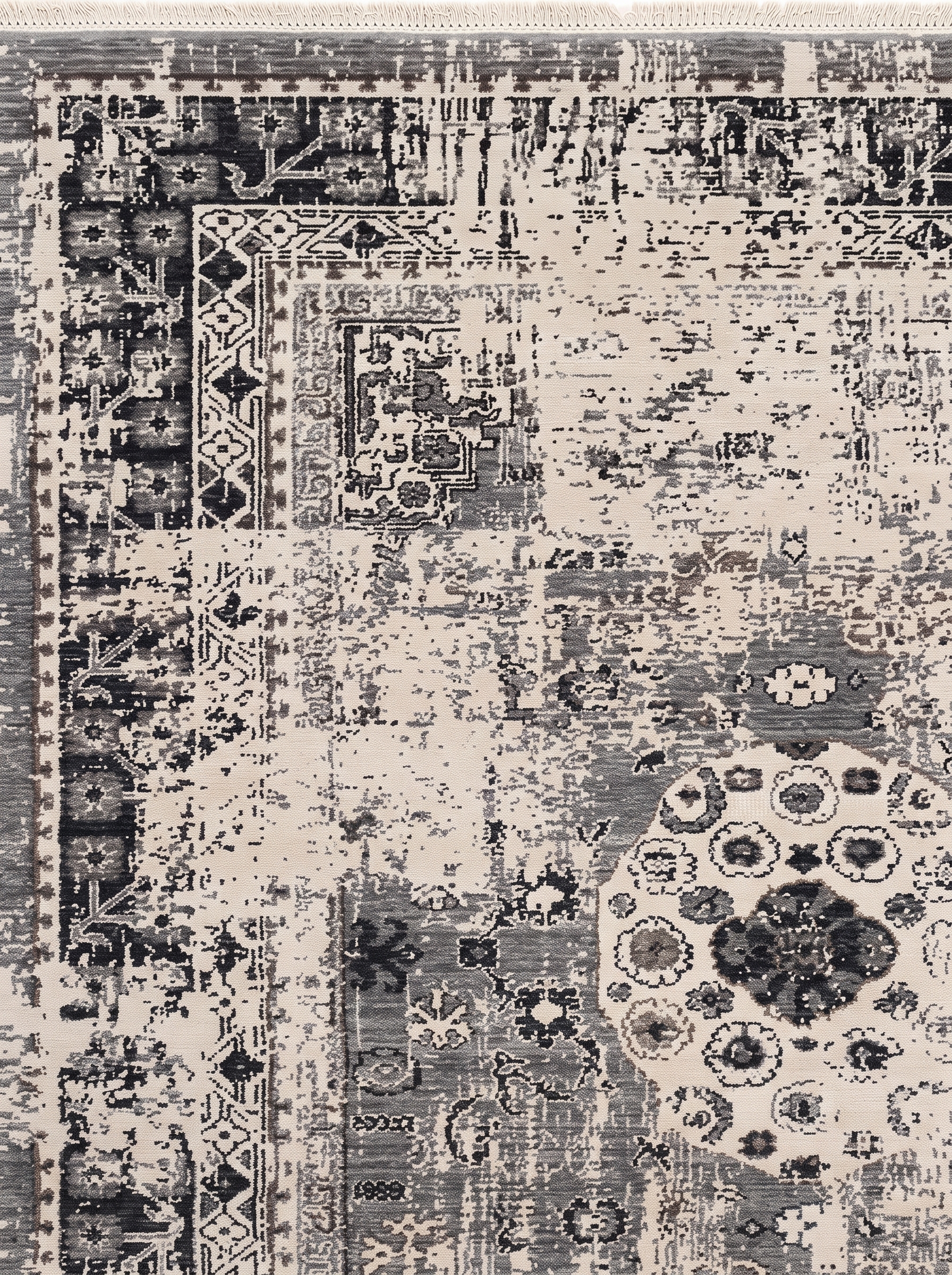 Persian Medallion Distressed Grey, Isfahan or Kashan, Iran modern rug, in slate grey, Wool, 204 × 296 cm (6'8" × 9'9"), Nasim Carpets Malaysia — view 3
