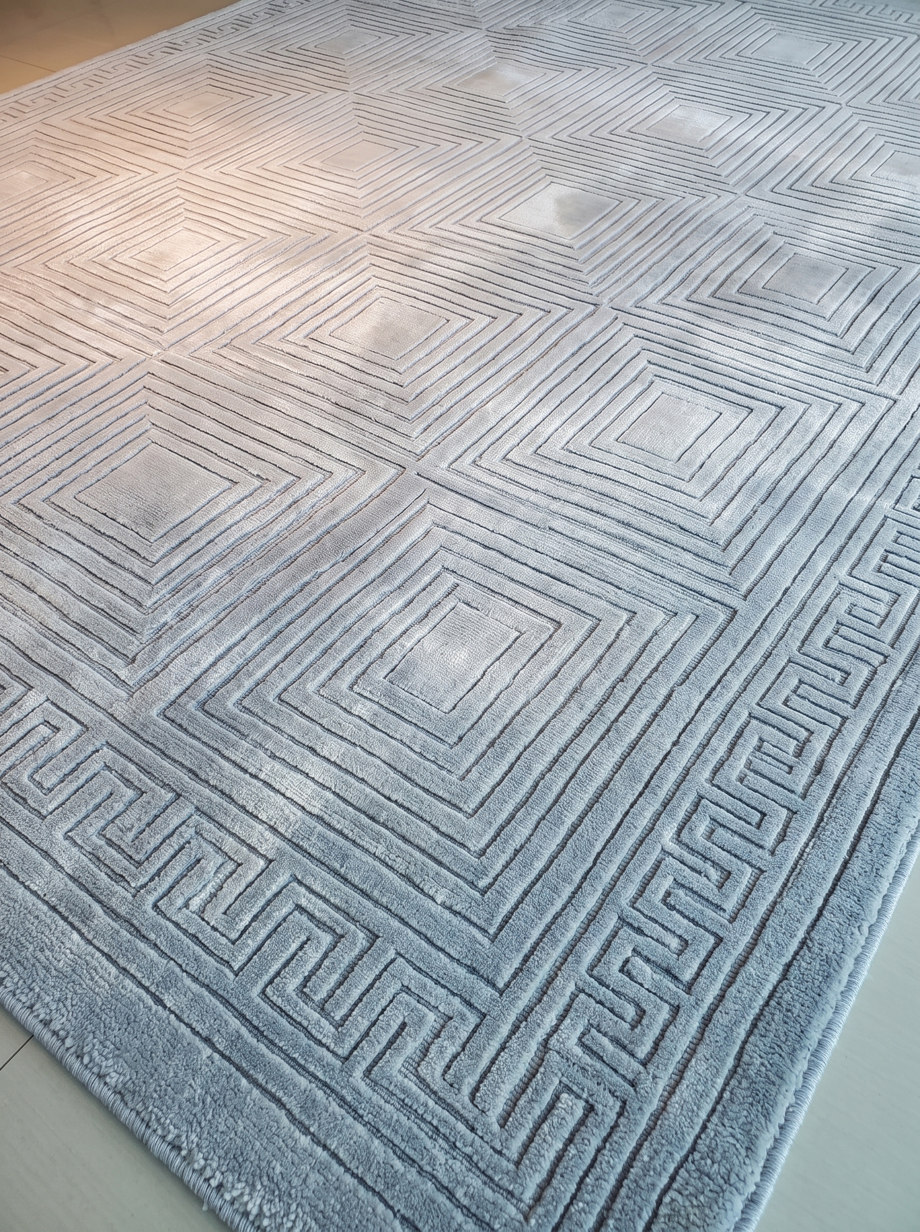 Contemporary Geometric Grid Silver Blue, Belgium / Turkey (Western European machine-made contemporary production) modern rug, in silver blue, Wool, 152 × 213 cm (5'0" × 7'0"), Nasim Carpets Malaysia — view 3