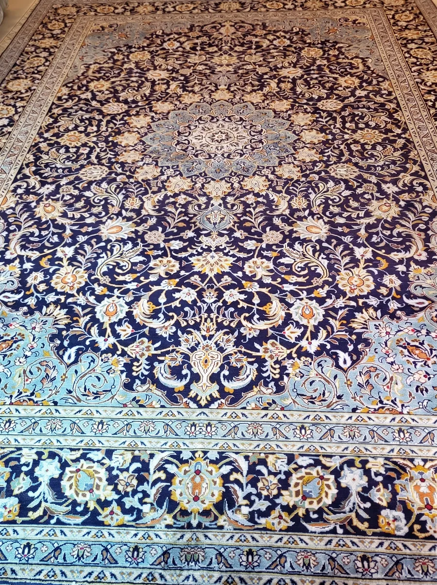Kashan Medallion Navy, Kashan, Iran persian rug, in midnight navy, Wool, 310 × 409 cm (10'2" × 13'5"), Nasim Carpets Malaysia — view 3