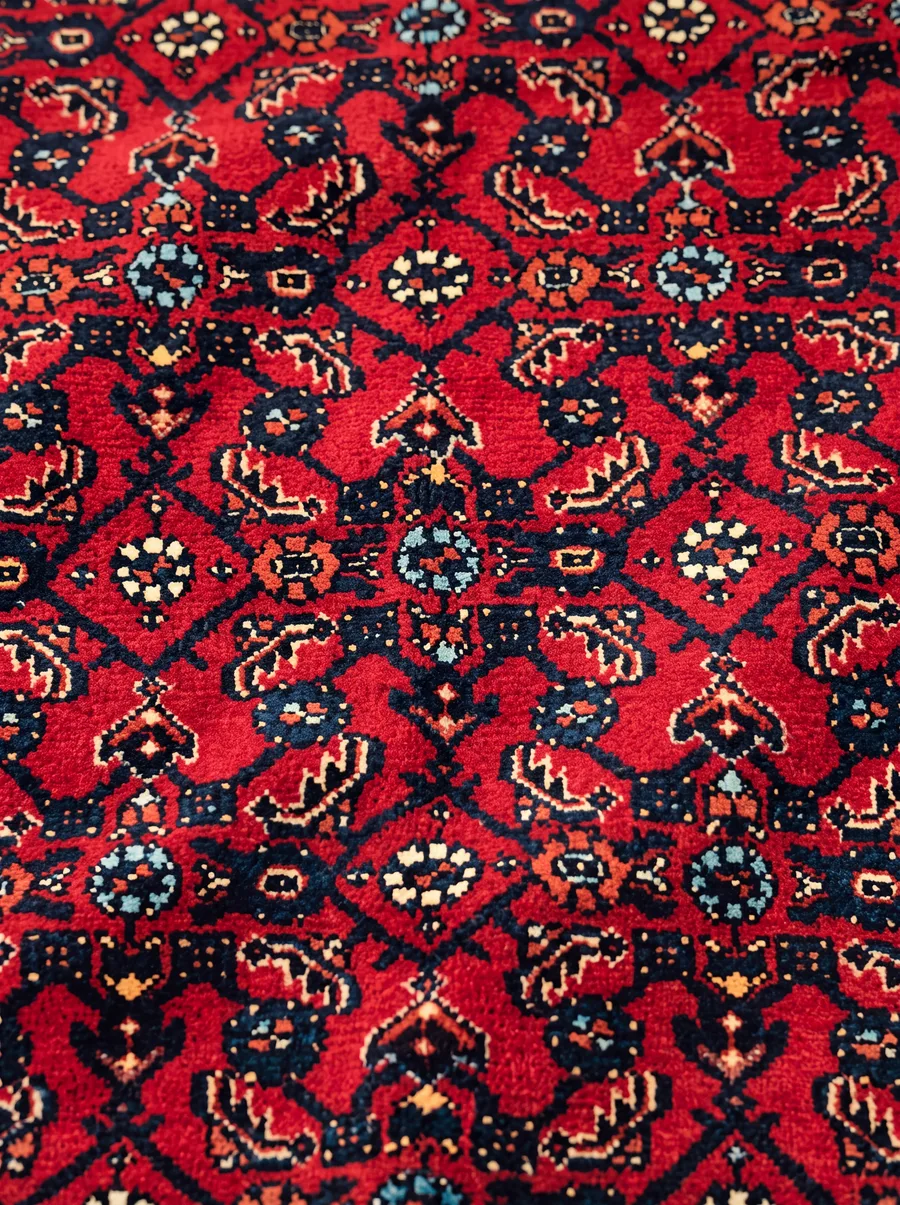 Hamadan All-Over Crimson, Hamadan, Iran persian rug, in madder crimson, Wool, 140 × 208 cm (4'7" × 6'10"), Nasim Carpets Malaysia — view 3