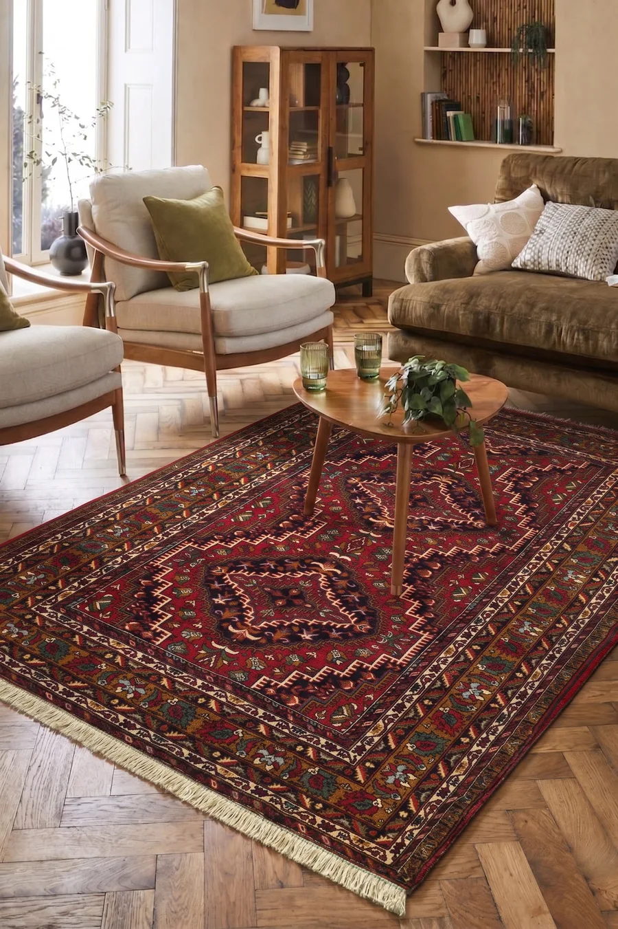 Qashqai Medallion Chain Red, Qashqai, Fars Province, Iran tribal rug, in madder red, Wool, 122 × 183 cm (4'0" × 6'0"), Nasim Carpets Malaysia — view 2