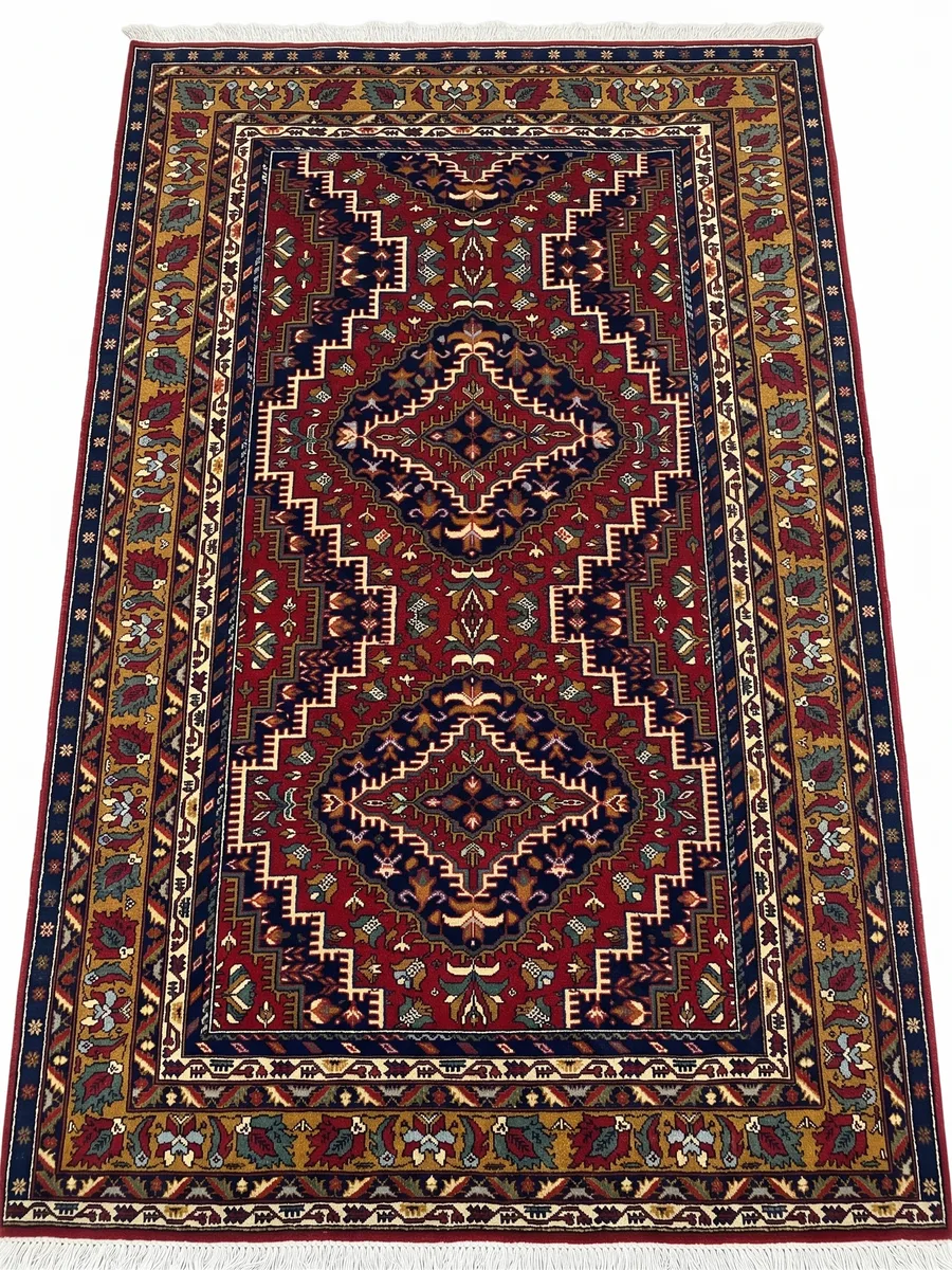 Qashqai Medallion Chain Red, Qashqai, Fars Province, Iran tribal rug, in madder red, Wool, 122 × 183 cm (4'0" × 6'0"), Nasim Carpets Malaysia — view 1