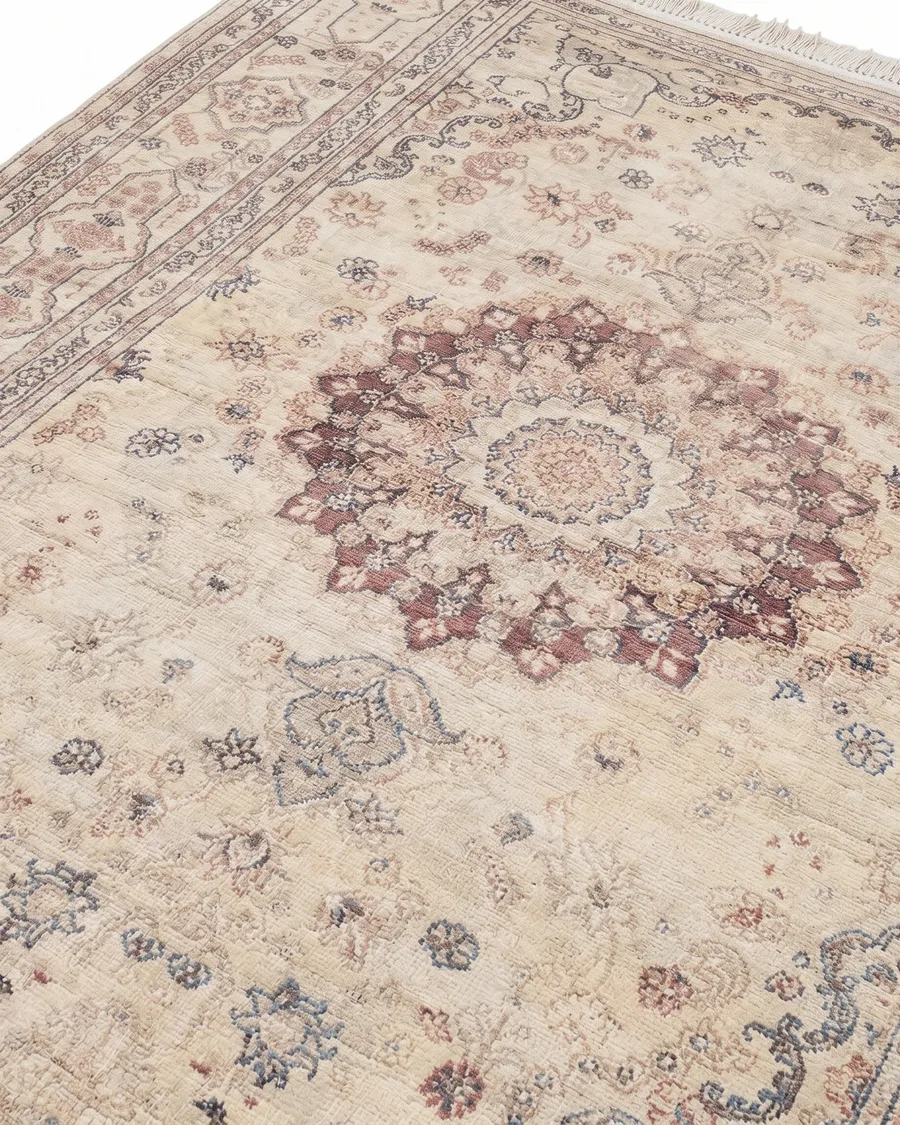 Qum Medallion Ivory, Iran persian rug, in antique ivory, Pure Silk, 122 × 183 cm (4'0" × 6'0"), Nasim Carpets Malaysia — view 3