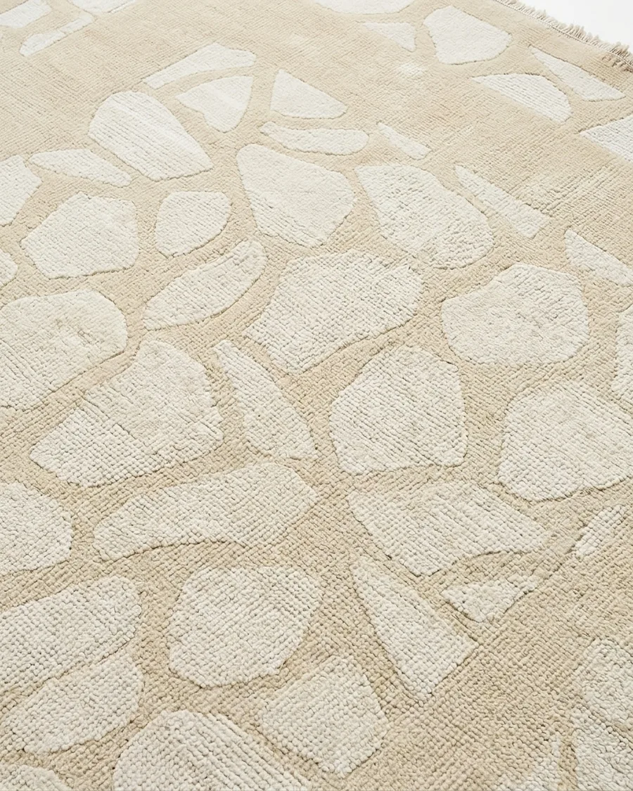 Tibetan Pebble Mosaic Cream, Nepal modern rug, in cream, Wool, 91 × 152 cm (3'0" × 5'0"), Nasim Carpets Malaysia — view 3